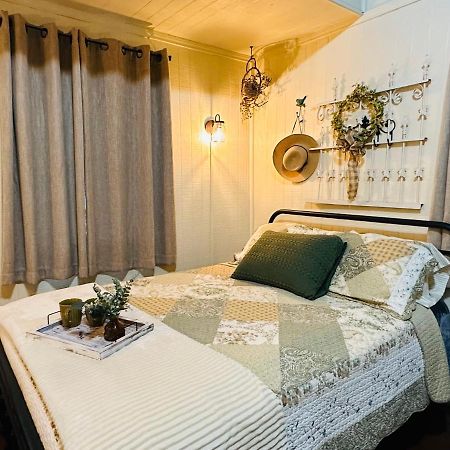Acorn Hideaways Canton Unwind At Green Gables Suite For Up To 3 ภายนอก รูปภาพ