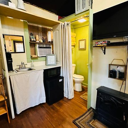 Acorn Hideaways Canton Unwind At Green Gables Suite For Up To 3 ภายนอก รูปภาพ