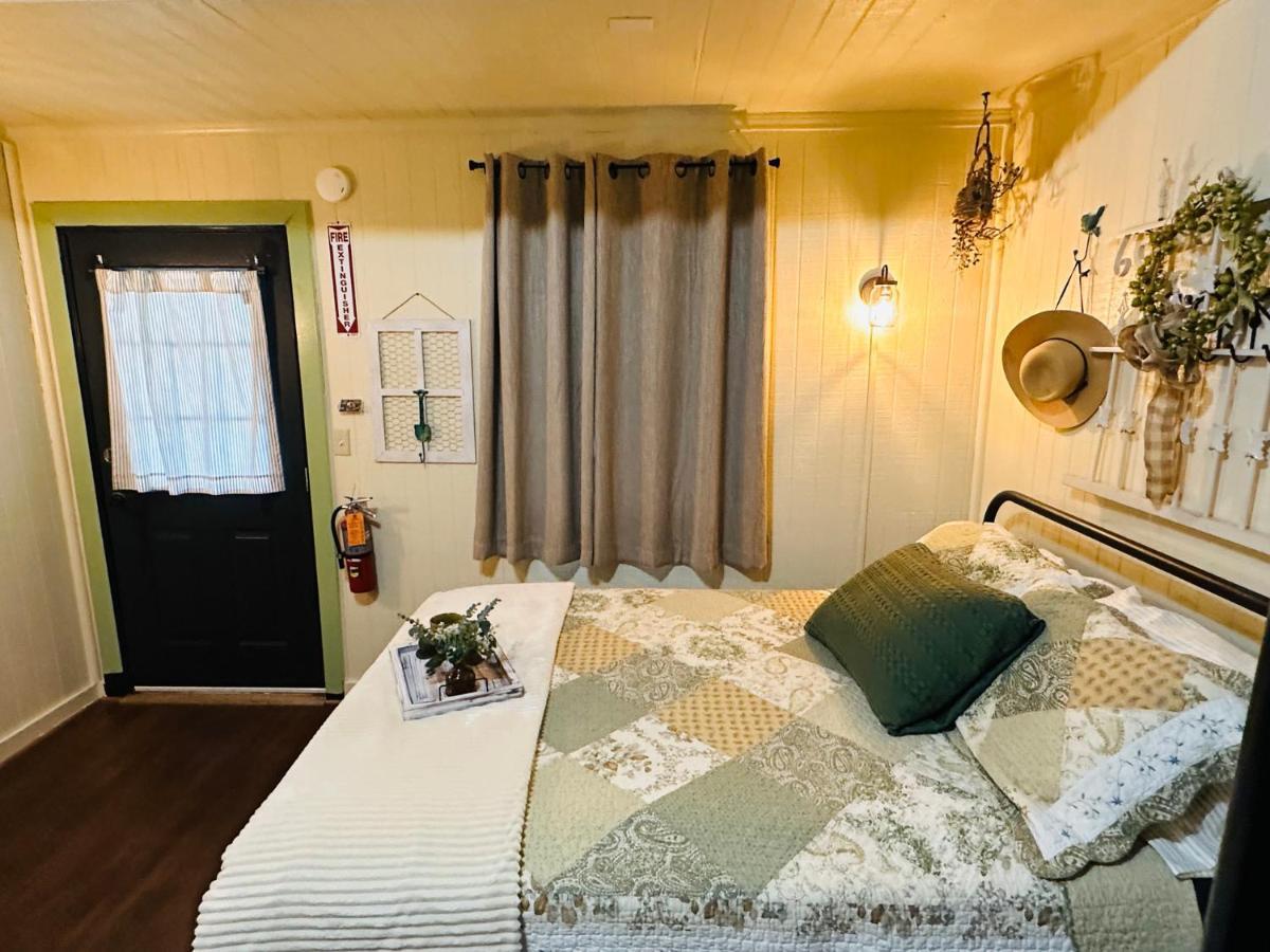 Acorn Hideaways Canton Unwind At Green Gables Suite For Up To 3 ภายนอก รูปภาพ
